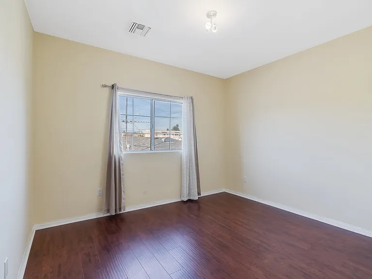 3911 Prospect Ave — Photo 35