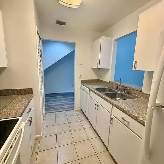 498 Club Dr — Photo 9