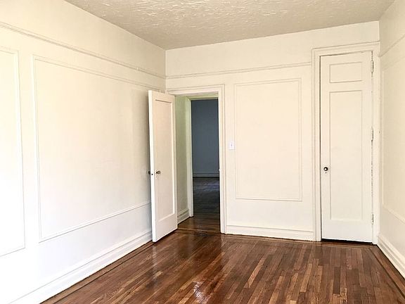 3rd image of 57 Saint Pauls Pl APT 1H