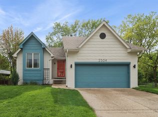 2504 Sandler Dr, Urbandale, IA 50322