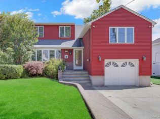 3477 Woodward St, Oceanside, NY 11572