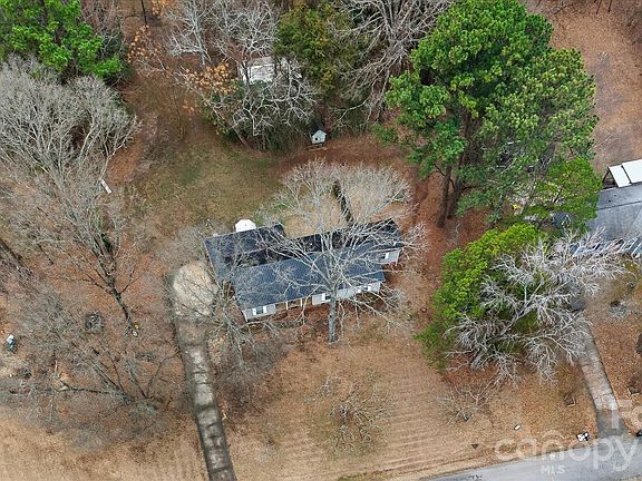 5th image of 9879 Valley Rd