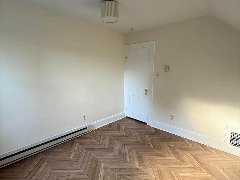 905-907 Corbin Ave #3 — Photo 8