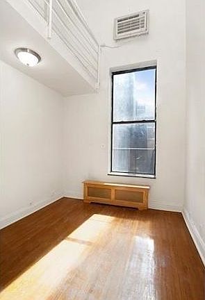 3rd image of 454 Park Ave S