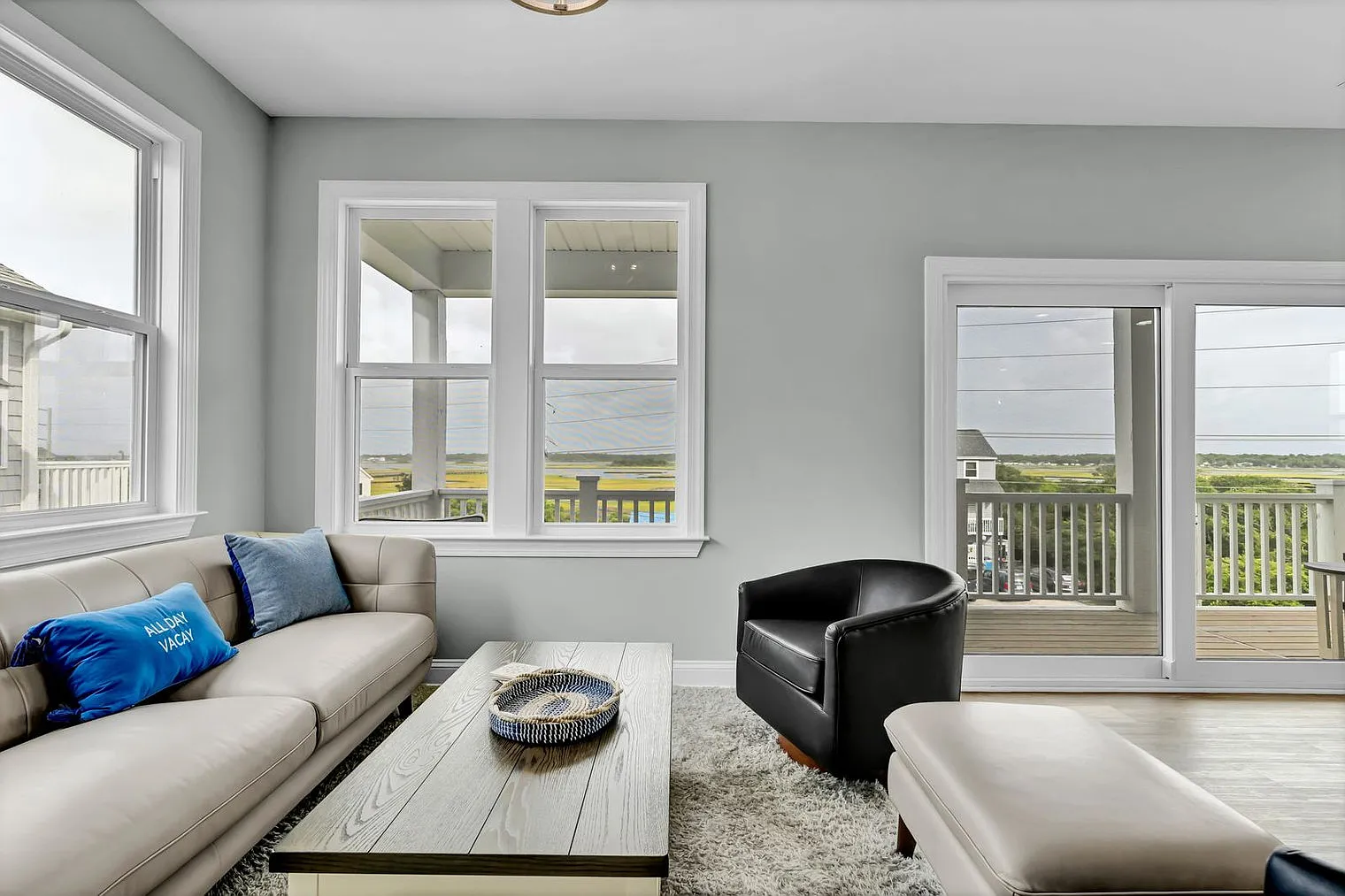 7 bed, 4.0 bath, 3261 sqft, $11,271 — Photo 2