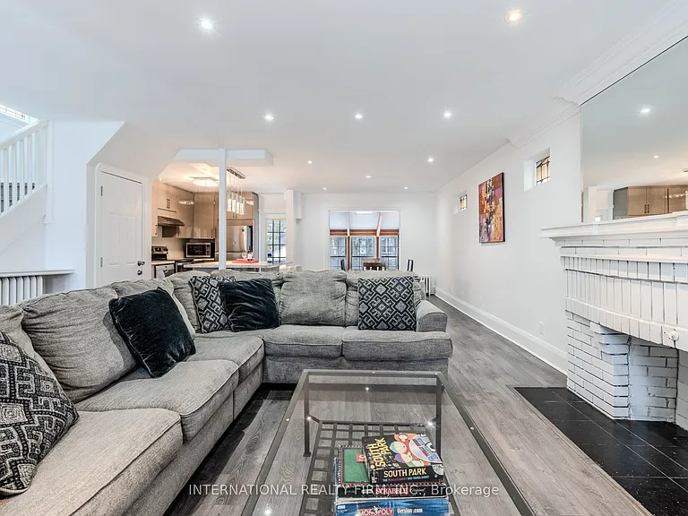 47 Maxwell Ave — Photo 3