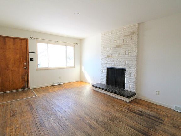 5th image of 360 Highfield Dr