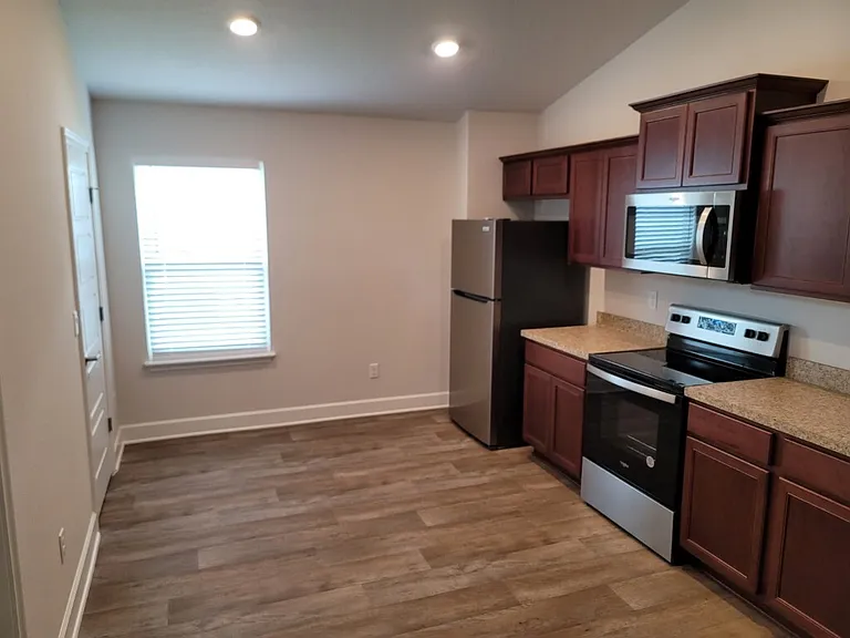 7294 Gateway Ct — Photo 18