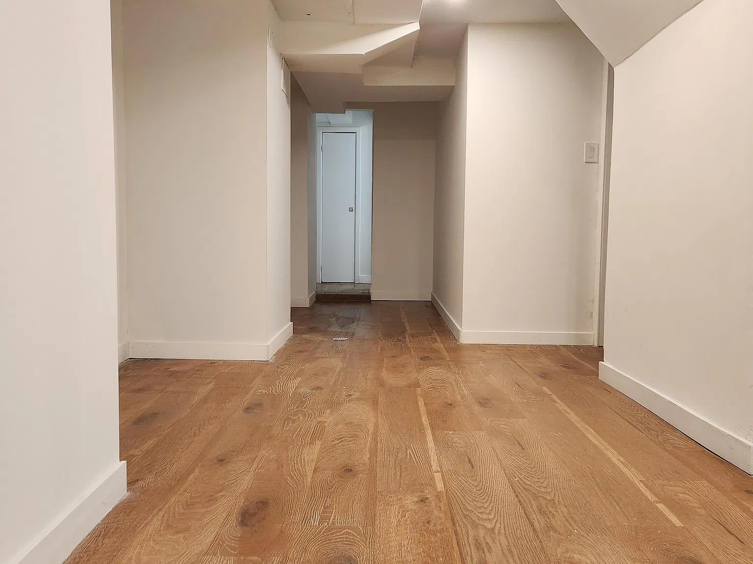 2 bed, 1000 sqft, $1,750 — Photo 2