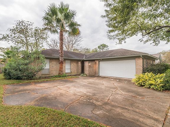 3rd image of 16434 Havenhurst Dr