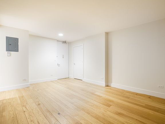 3rd image of 230 E 44th St APT 3L