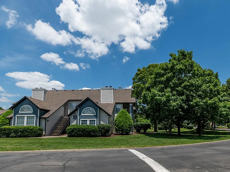 Summerlake Apartments — Photo 111
