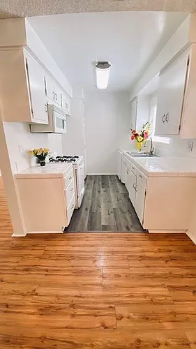 6640-6652 Darby Ave Photo 1
