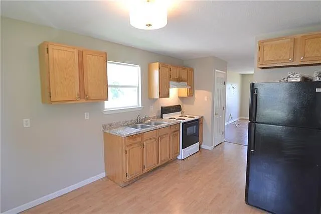 2 bed, 1.0 bath, 850 sqft, $1,300 — Photo 4
