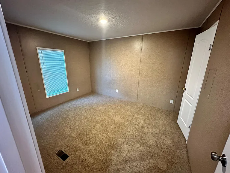 554 Green St — Photo 15