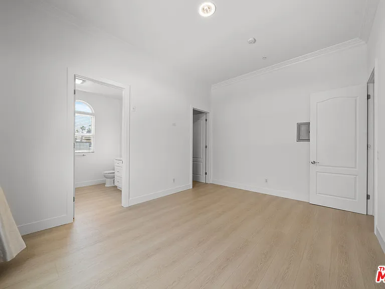 309 S Mariposa Ave #301 — Photo 14