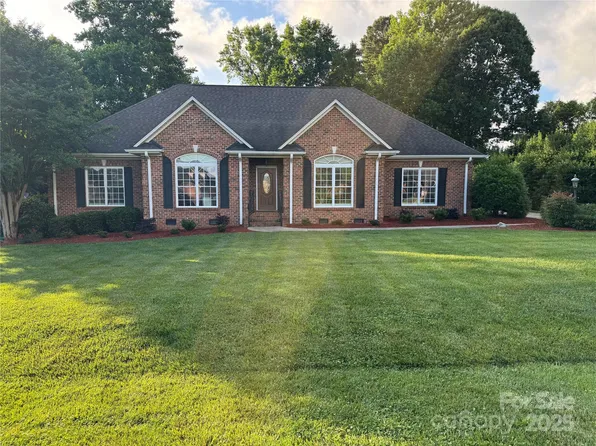 2911 Weatherfield Dr, Lincolnton, NC 28092