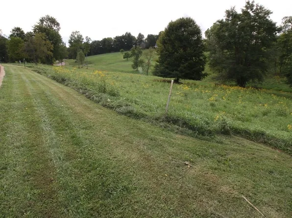 5260 Stonegate Dr, Zanesville, OH 43701