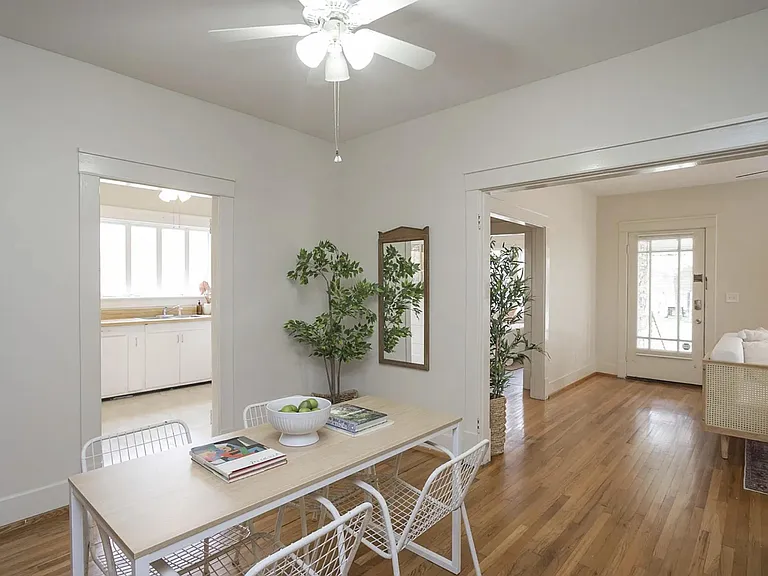 327 Vivelle Ave #A — Photo 4