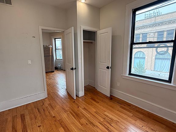 5th image of 151 Thorne St #3E
