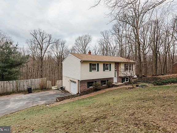 4th image of 55 Deer Ln