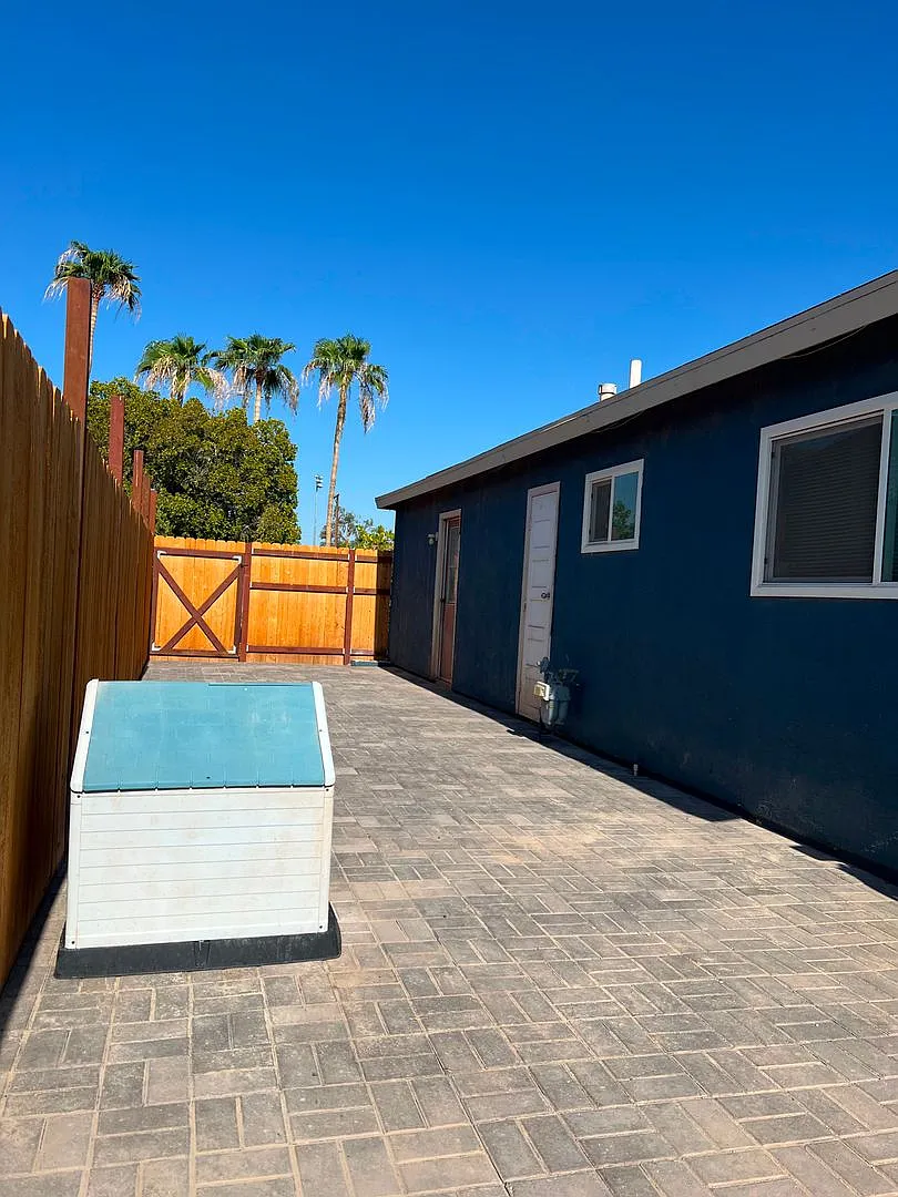 Conveniently Located — Photo 3