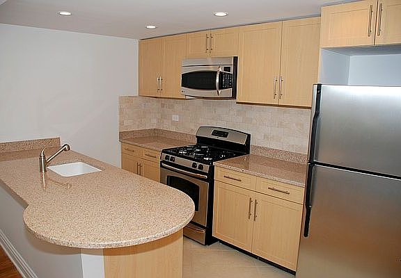 3rd image of 360 E 65th St APT 3H