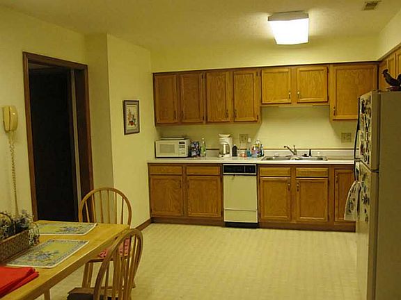 3rd image of 1176 E Apple Lake Dr