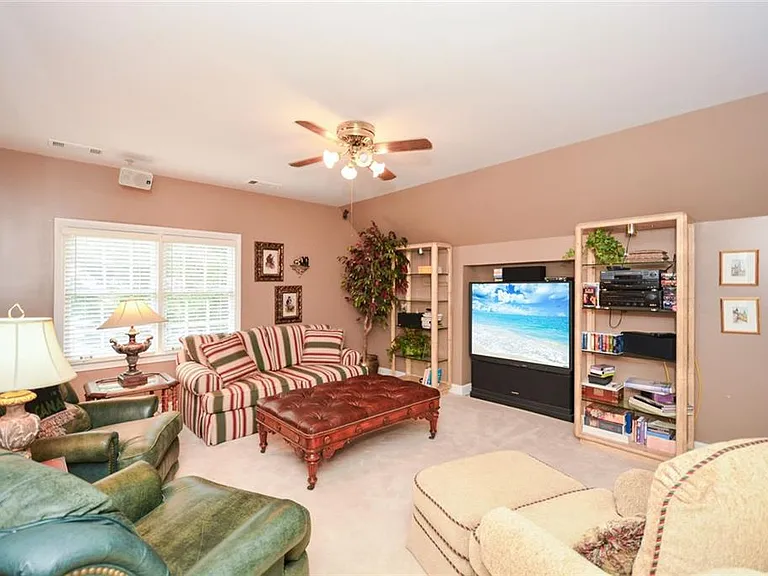 1640 Lazy River Ln — Photo 53