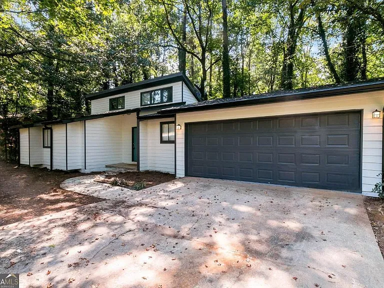 85 Wilhelmina Dr — Photo 30