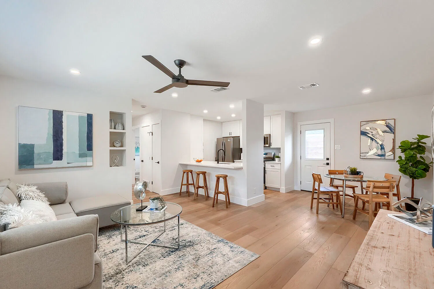 2 bed, 874 sqft, $1,995 — Photo 3