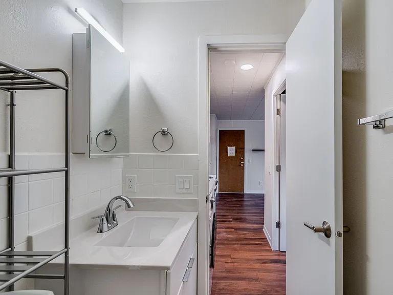 401 Chamberlain Ave — Photo 8