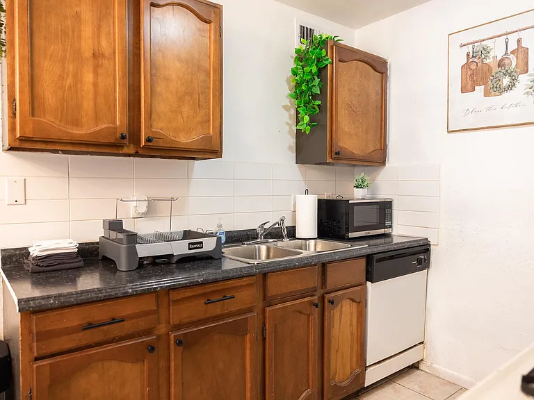 708 Navidad St #B — Photo 30