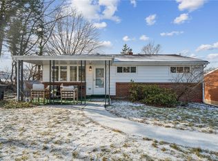 92 Claireview Dr, Carnegie, PA