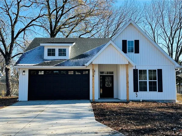 303 B S Cayuga St, Frontenac, KS 66763