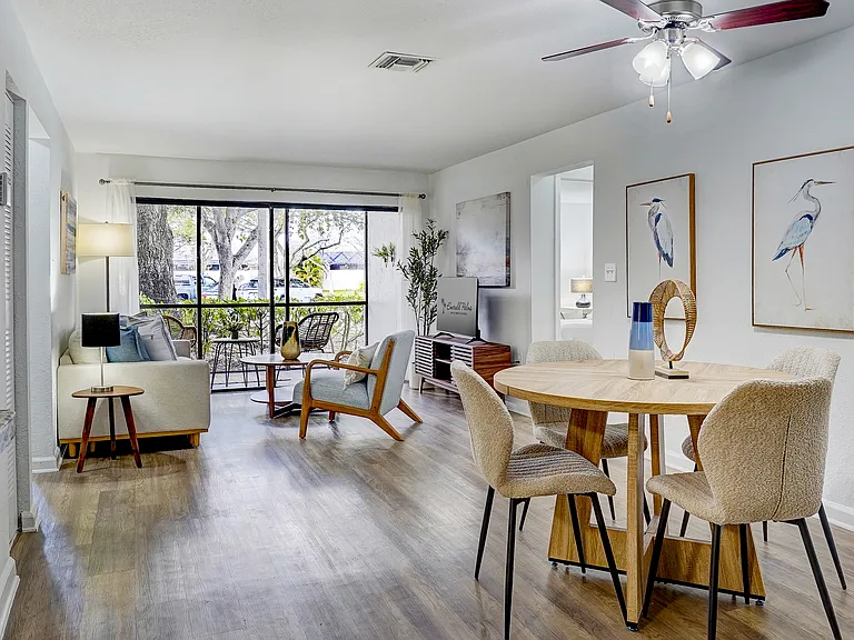 Emerald Palms Apartment Homes — Photo 8