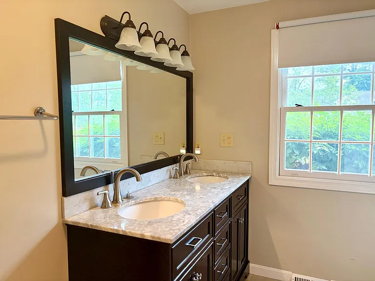 4 Turnbridge Ln — Photo 11