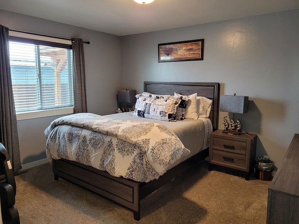 2nd image of 940 Cherry Creek Dr