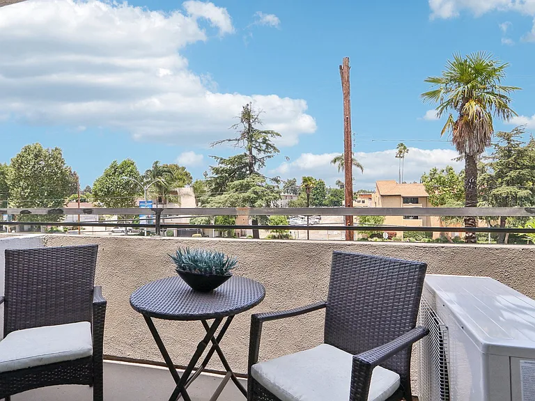 San Regis Apartments — Photo 6