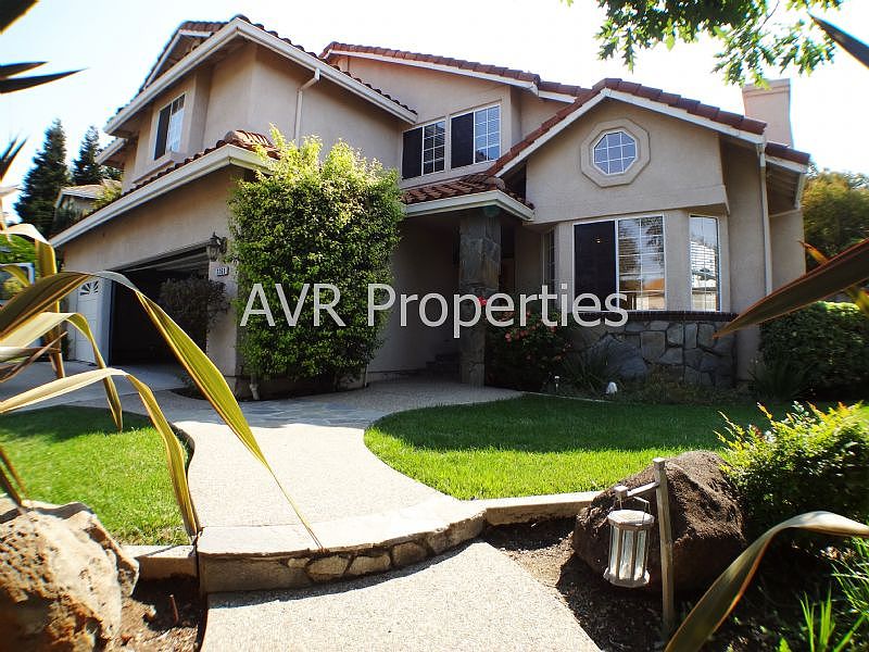 1st image of 3265 Edinburgh Dr
