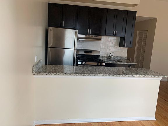3rd image of 2523 N Lincoln Ave #D3