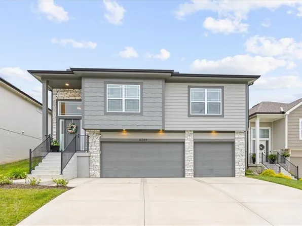 6745 Prairie Ln, Kansas City, MO 64152