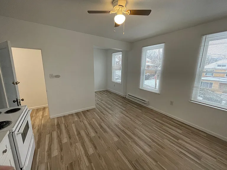 125 Lakewood Ave — Photo 5