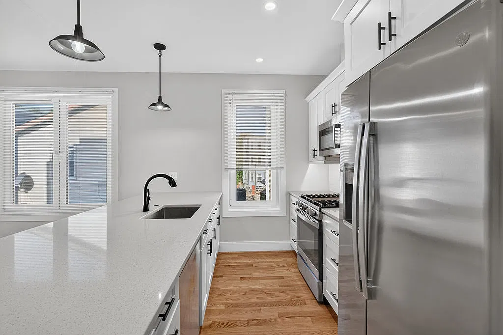 3 bed, 1063 sqft, $3,600 — Photo 3