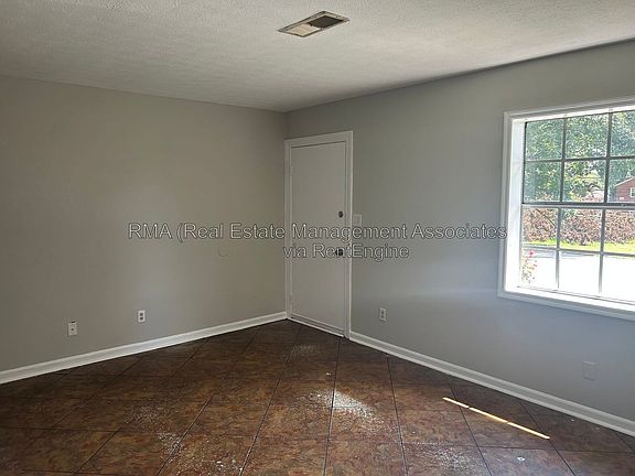 3rd image of 118 Quincy Ave #B
