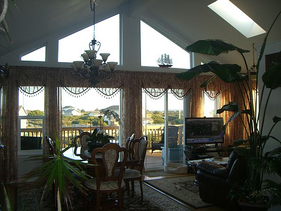 2nd image of 475 Broadmoor Ct SW
