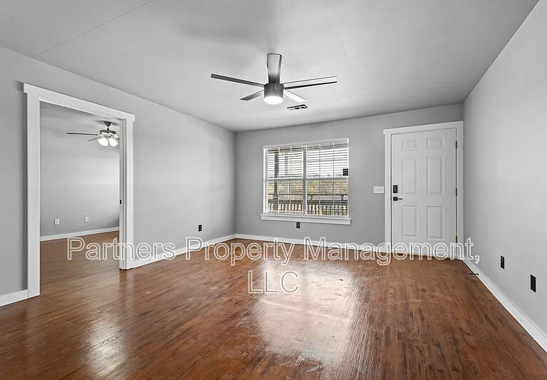 825 N Leverett Ave #2 — Photo 4