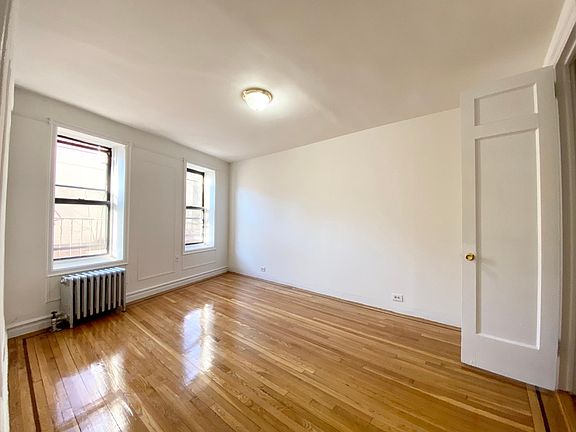 4th image of 2532 University Ave #5