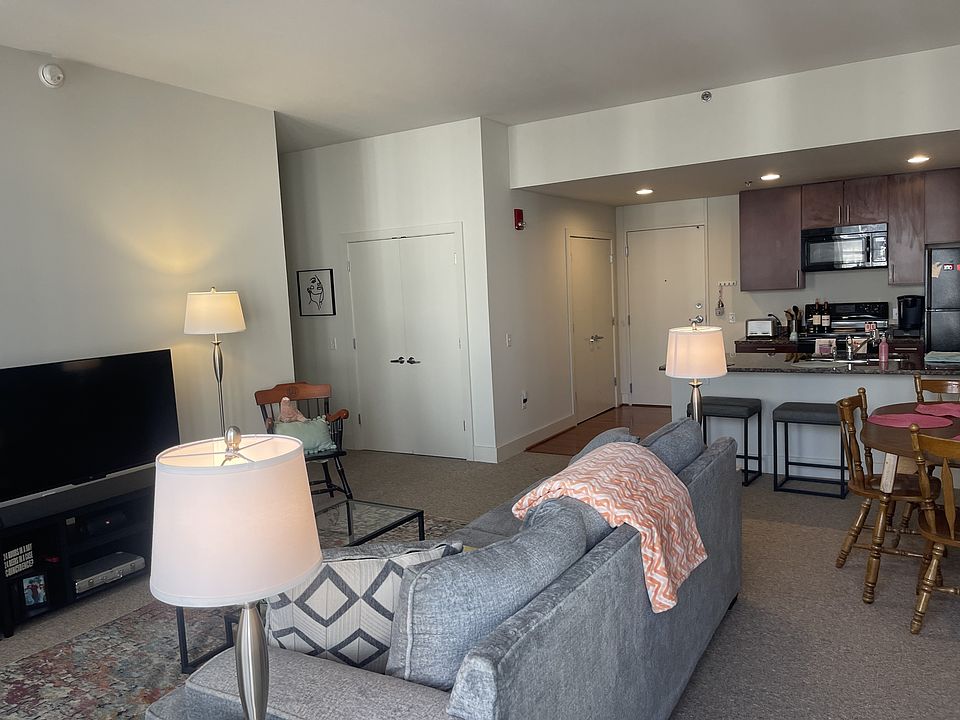 1st image of 129 N Washington Ave #11005686