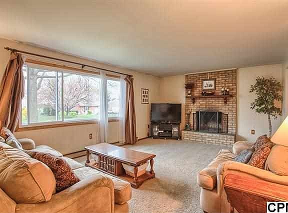 3rd image of 123 Victoria Dr